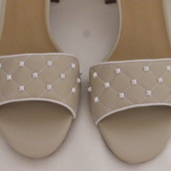 NEW Ladies VANELI Beige Leather Sandal Heels Shoes 9 1/2 M 9.5 Orig $175 - Picture 4 of 7